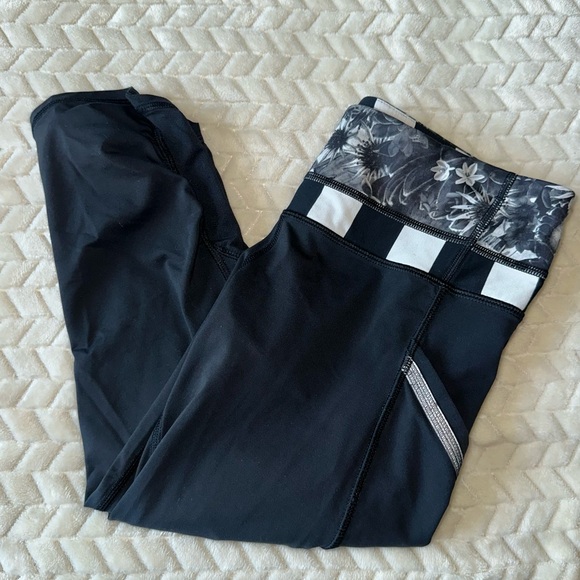 lululemon athletica Pants - Lululemon Run A Marathon Crop II Black Straightup Stripe Black Angel Wing Size 6